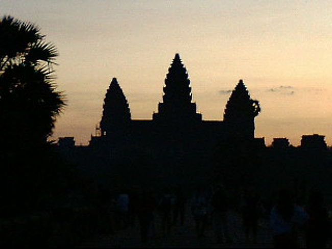 ｱﾝｺｰﾙﾜｯﾄ（ｻﾝﾗｲｽﾞ）<br />1000年前はタイもラオスもベトナム（南部）もすべてｶﾝﾎﾞｼﾞｱのｸﾒｰﾙ族のものだった。<br />