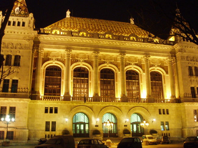 一際きれいにライトアップされていた建物。大学のキャンパスらしいです。