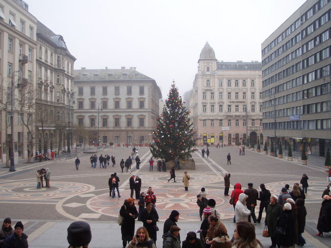 聖イシュトヴァーン大聖堂前の広場。