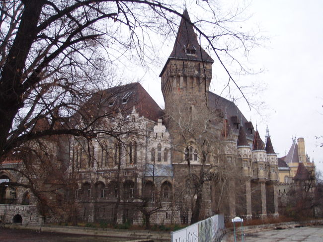 市民公園内のヴァイダフニャド城