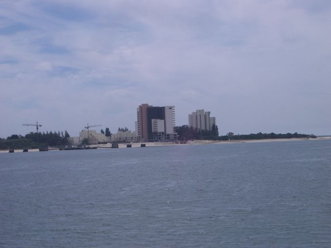 セツゥーバル対岸の新興的なリゾート施設の建築様子。<br />　詳しいことは不明です<br /><br /><br />