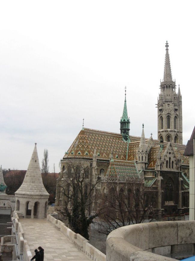 漁夫の砦より眺めた、<br />マーチャーシュ教会。