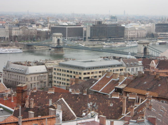 「漁夫の砦」から見た、「くさり橋」方面。