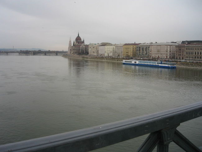 ドナウ川と国会議事堂