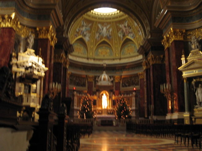 「聖イシュトヴァーン大聖堂」の内部。