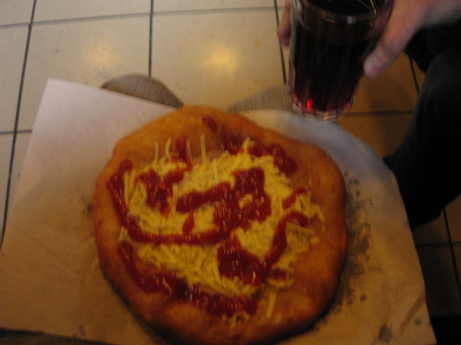 「中央市場」で食った、<br />ハンガリートラディショナルフード。<br /><br />劇ウマ。