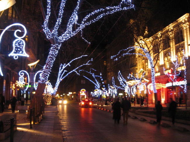 「大環状通り」はこんな感じのイルミネーション。