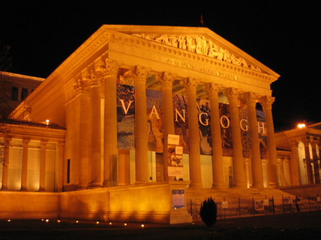 夜の「西洋美術館」。<br />この日はゴッホ展を開催中でした。
