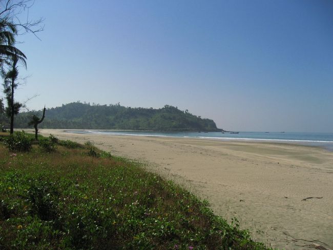 遠くに漁船が見えるだけ。