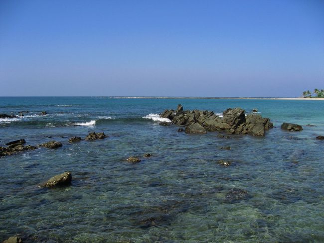 そばには岩場もあって