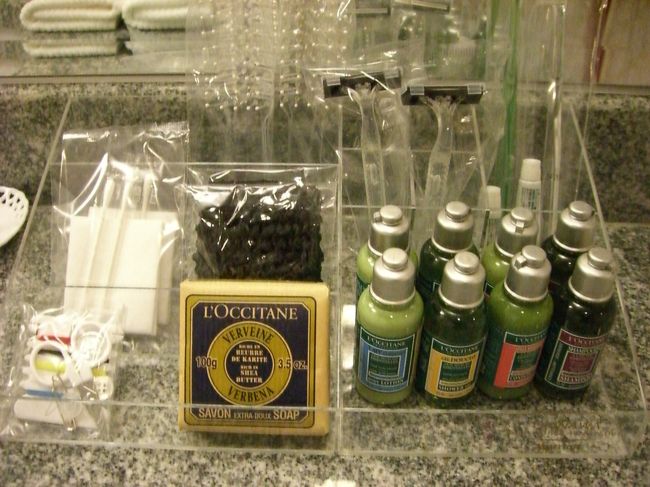 アメニティはロクシタン☆<br />スパも滞在中無料だし専用ラウンジもあってドリンク＆軽食もフリーでアップした価値は大。<br />