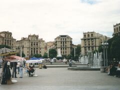 市内の中心、独立広場。