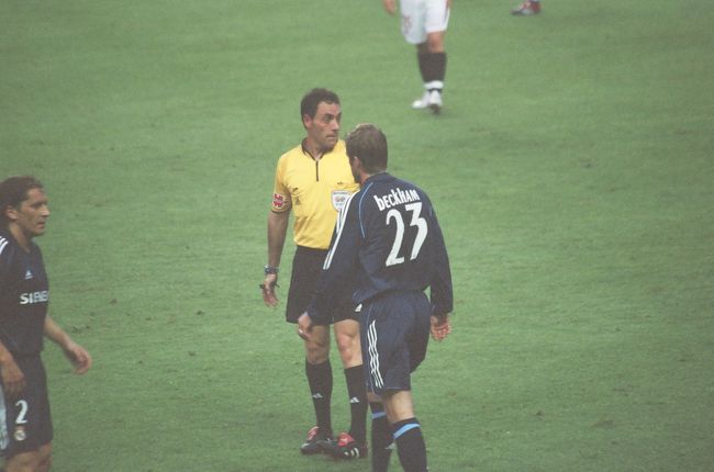 この日は、これまでのシーズンで1点しか挙げていない<br />ベッカムが2ゴール。<br />2点目のトラップしてのゴールはベッカムらしくない美しいものでした。<br />