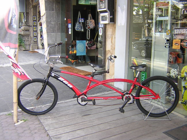 遊び心大好きなバリ人。この自転車もその一つですね。