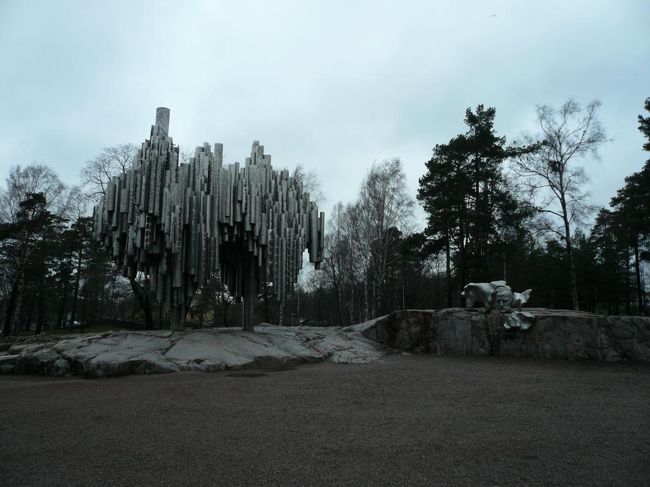 シベリウスのモニュメント。 パイプ・オルガンとシベリウスの肖像。 