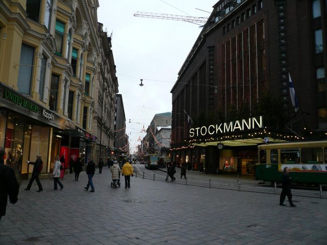 ヘルシンキ大聖堂に続くAleksanterinkatu通り。  