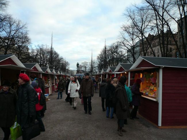エスプラナーディ公園 Esplanadiで、今日からクリスマス・マーケットが開催されていた。 