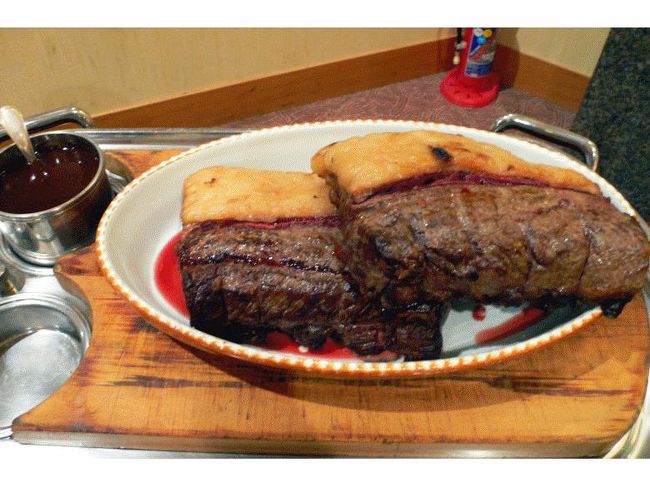 メインはローストビーフ