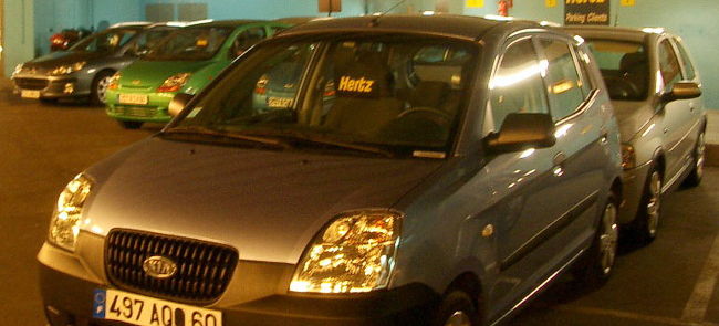 この車。見た事が無い。<br />何て言う名前の車なんだろう。