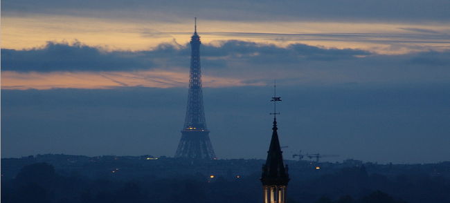 エッフェルのシルエットが美しい