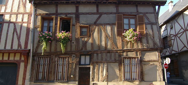 木枠の家並みが続く。