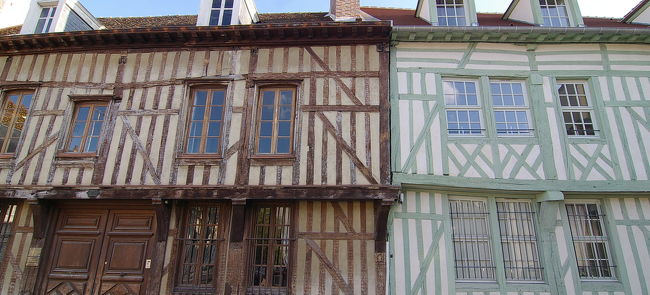 こちらの家は、<br />木枠がグリーンでペイントされている。