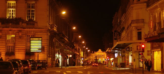 では、再び街歩きを。