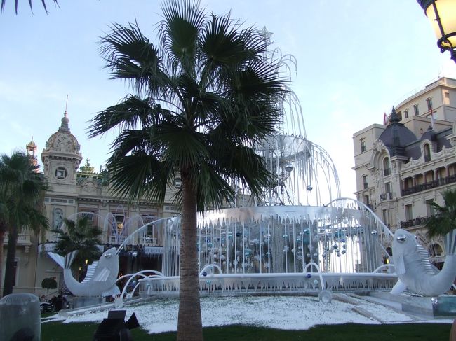 モンテカルロのグランカジノもクリスマスの飾りでした。