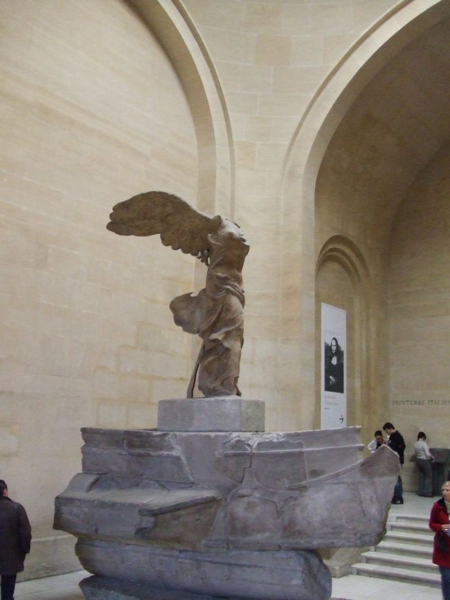 ルーブル美術館「サモトラケのニケ」