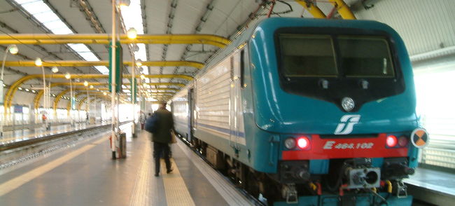 ローマ市内までは鉄道を利用。