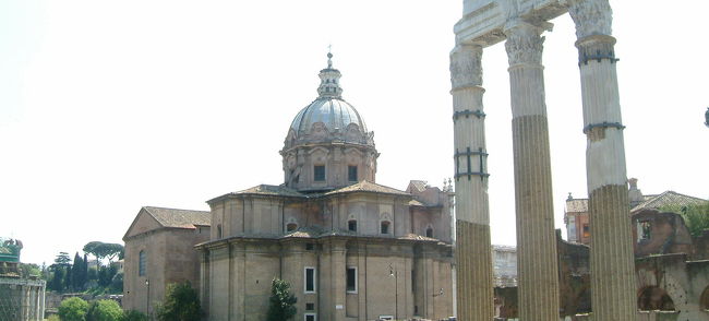 古代ローマ遺跡を見てまわります<br />これはSt. Cosma e Damiano<br />（サンタコズマ・エ・ダミアーノ教会）