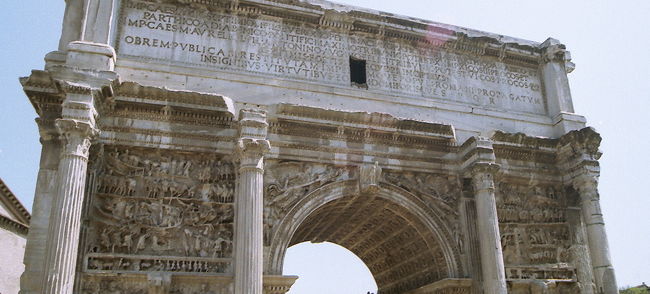 セヴェルスの凱旋門<br />ここからフォロ・ロマーノに入って行きます