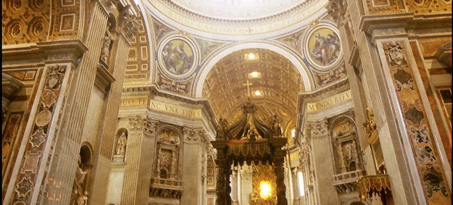 寺院内。<br />圧倒的な空間にしばし呆然です。。。<br />こんな規模の教会に入ったのは初めて。<br />さすが、総本山といったところ。。。