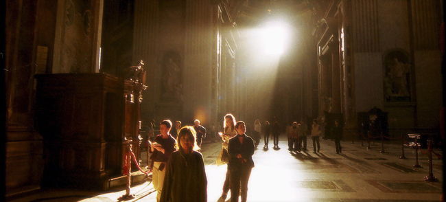 ステンドグラスから漏れる光が美しい。。。