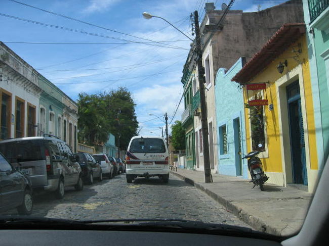 前の車がちょっとじゃまですが、これがオリンダです。