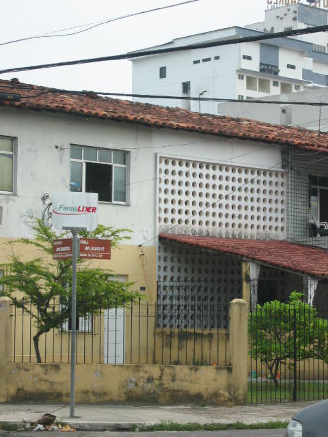 鉄格子もあります。危ない感じです。