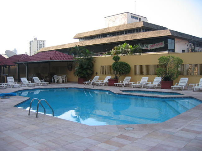 ホテルのプールです。泳いでいる人は見かけませんでした。