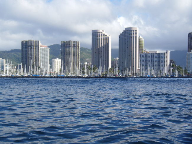 アラモアナボウルズの沖より