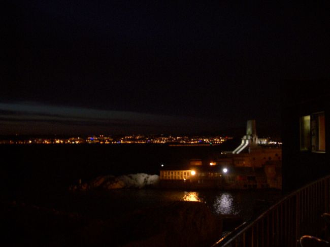 海岸沿いの夜景