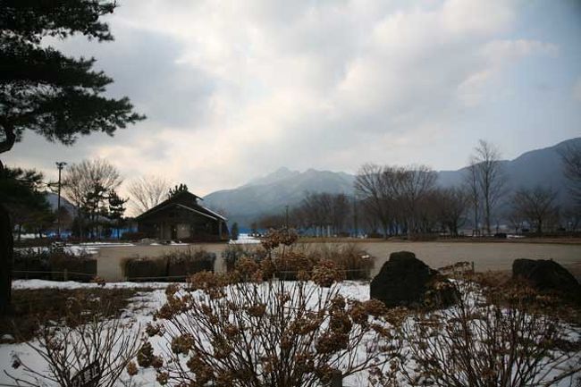 公園内は、雪が残っていました。