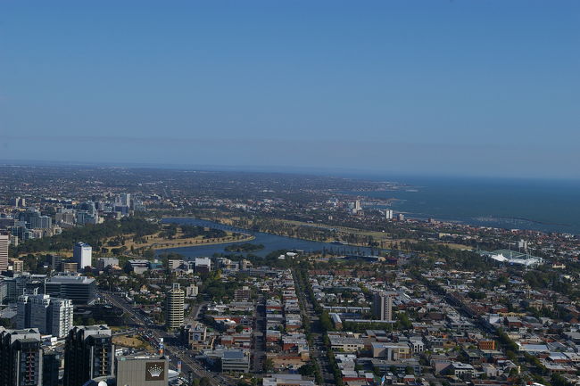 Melbourne Observation Deckへ<br />      <br />F1が開催されるAlbert Parkを望む。<br />6年前には登らなかったObservation Deckに登る。3月にはこのAlbert ParkにF1が走る。