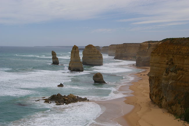 Great Ocean Road (12使徒)<br /><br />若干天気は曇りがちなものの、Great Ocean Roadの中で有名なポイント12使徒は圧巻な風景でした。