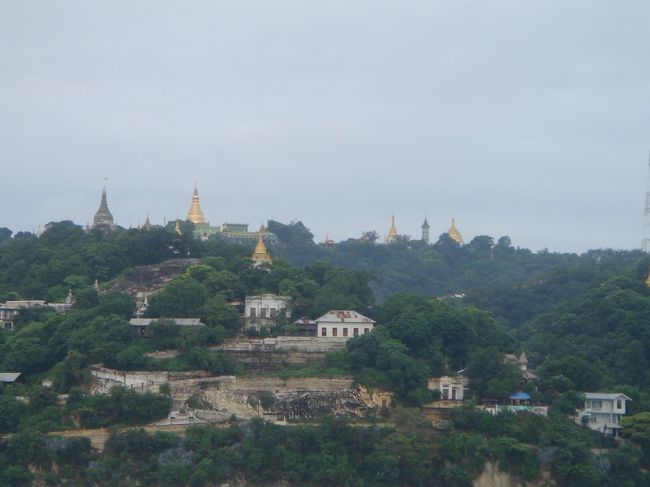 船からの風景<br />これは出航直後のマンダレー景色です。<br />