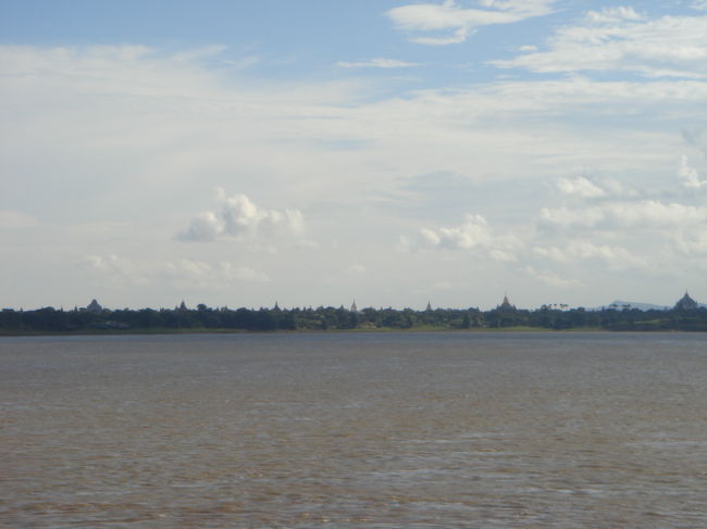 マンダレー出発して６時間後あたりです。<br />バガンが見えて来ました！