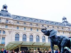14時7分、オルセー美術館 Musee d’Orsay に到着 ! 

右側がパス保持者の入口、左側が一般用入口でした。

私は、今回は、右側から♪