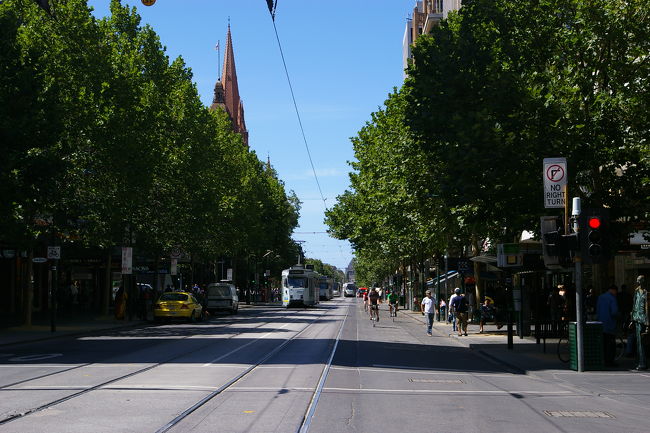 休日の朝のメルボルン市内。<br />休日の朝ののんびりした中心部、緑が一杯でほんと気持ちいい街です。