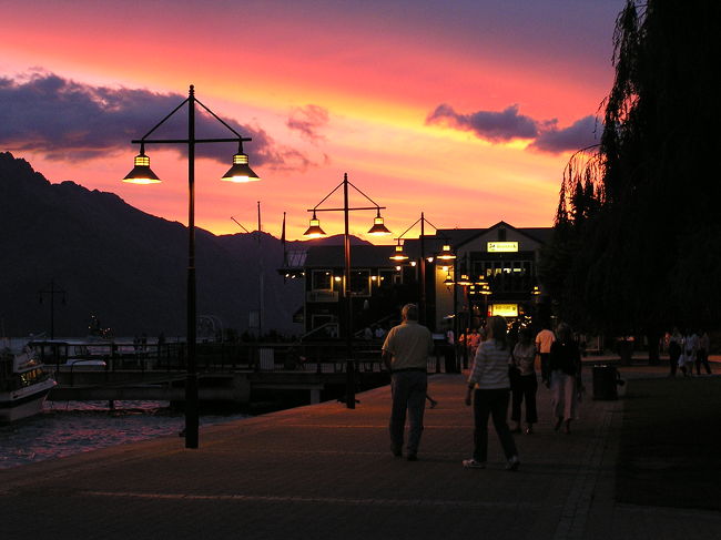 夕日と街、なかなかこんなきれいな空と街はみたことありません。空気がすんでいると夕日がほんときれいです。