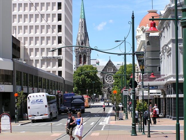 クライストチャーチ大聖堂と中心部。<br /><br />半日観光をして、午後オークランドへ向け、空港へ。
