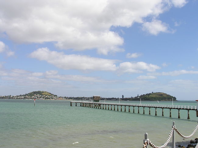 最終日はオークランドの街からほんの少し郊外へ。<br />大きな街といってもそこはニュージーランド、少し郊外にいけば海はきれいだし、自然もたくさんあり、住みやすそうな街です。