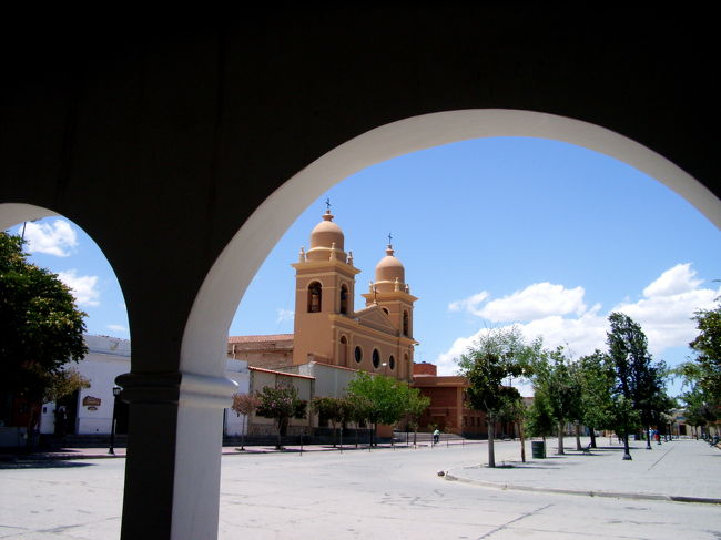 カファジャテは町中工事中で、観光化が進んでるんだなーって思った。でもシエスタはちゃんと取るらしく、昼食時はレストランは空いているもののお土産物屋も閉まっている所が多い。っていうか町に人がいない。やる気があるのかないのかよくわからない感じ。